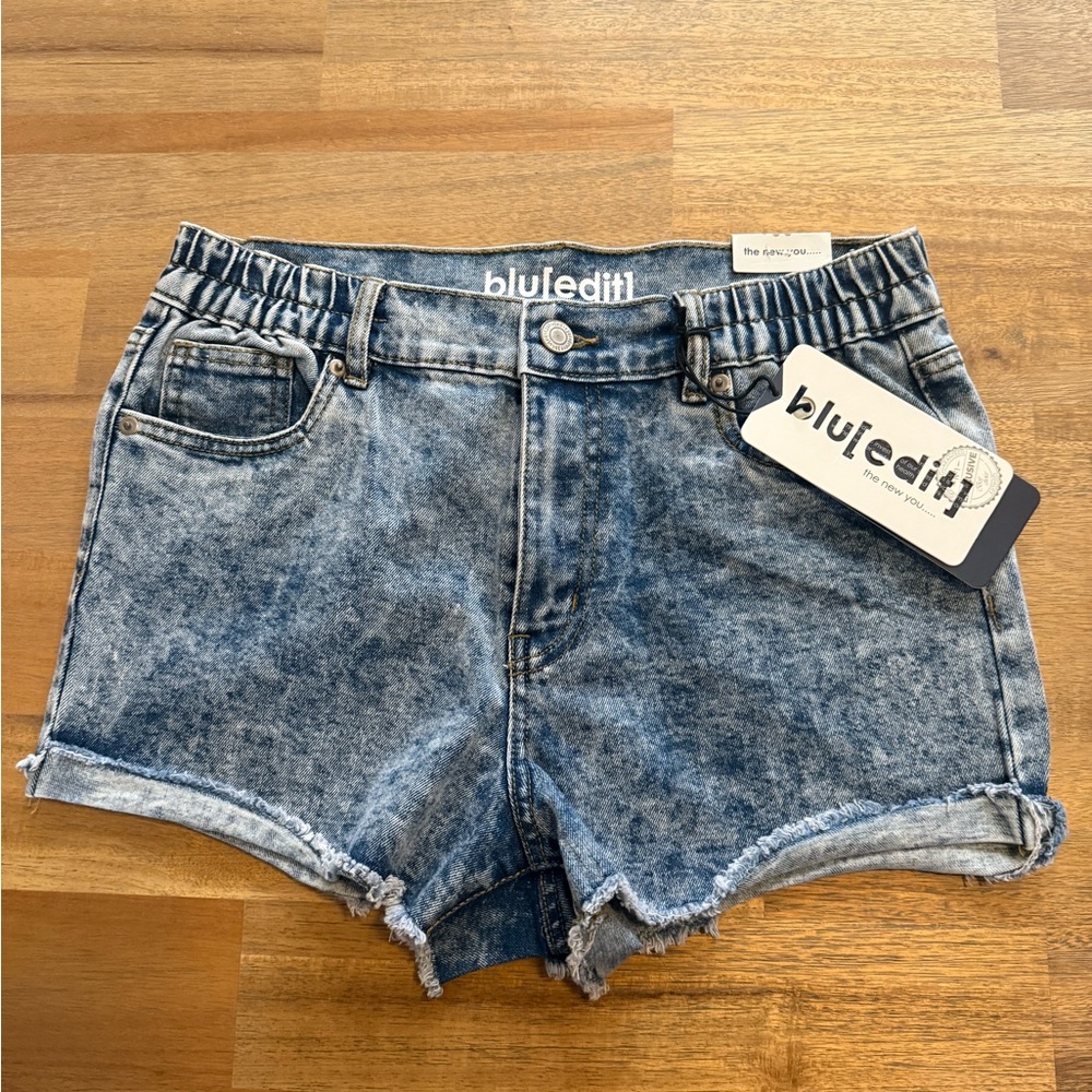Women's Acid Wash Jean Shorts
